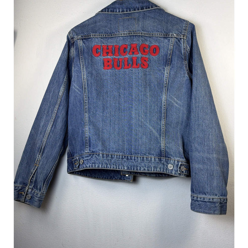Levi's women's NBA Chicago Bulls XL Denim Jean Jacket Trucker Patches basketball - Picture 5 of 11